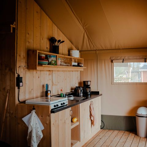 Tente en toile et en bois 6 personnes - y compris les installations sanitaires
