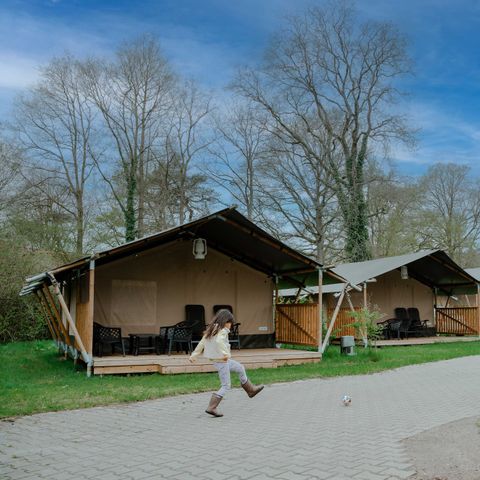 Tente en toile et en bois 6 personnes - y compris les installations sanitaires