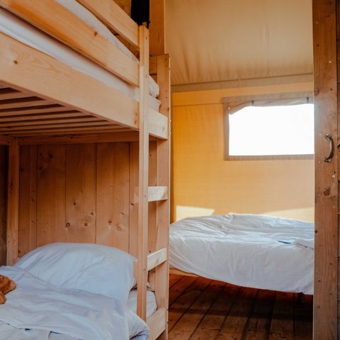 Tente en toile et en bois 6 personnes - y compris les installations sanitaires