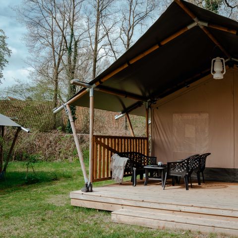 Tente en toile et en bois 6 personnes - y compris les installations sanitaires