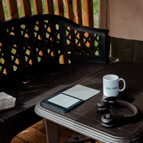 Tente en toile et en bois 4 personnes - y compris les installations sanitaires