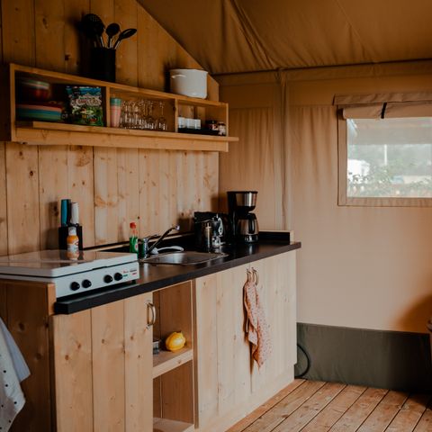Tente en toile et en bois 4 personnes - y compris les installations sanitaires