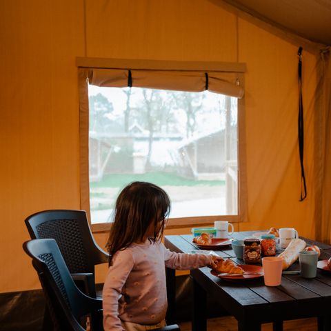 Tente en toile et en bois 4 personnes - y compris les installations sanitaires