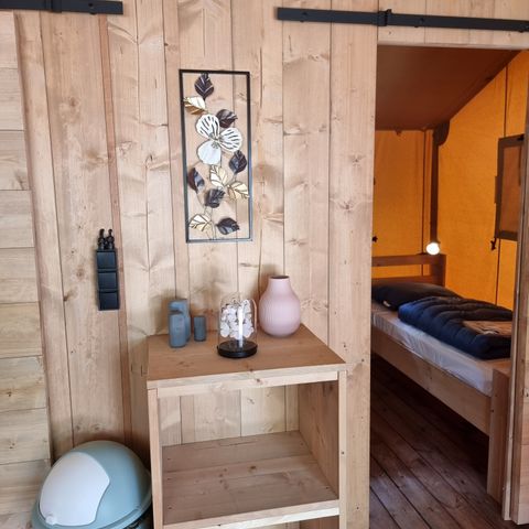 TENTE TOILE ET BOIS 4 personnes - Luxe avec sanitaires (MIVA)