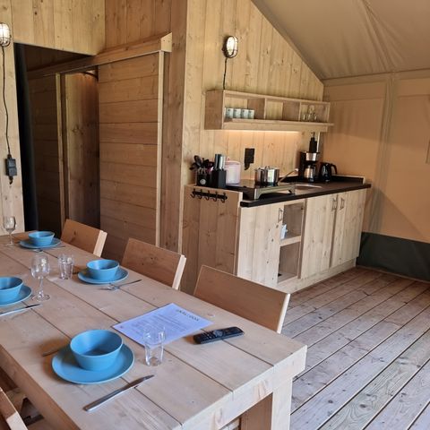 TENTE TOILE ET BOIS 5 personnes - y compris les installations sanitaires