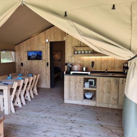 TENTE TOILE ET BOIS 5 personnes - y compris les installations sanitaires