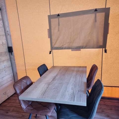 Tente en toile et en bois 4 personnes - Luxe avec sanitaires (MIVA)