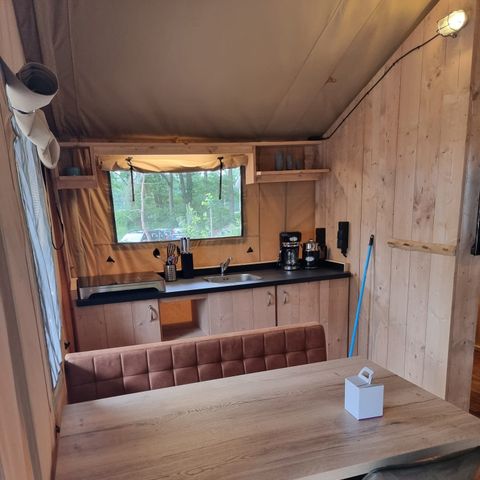 Tente en toile et en bois 4 personnes - Luxe avec sanitaires