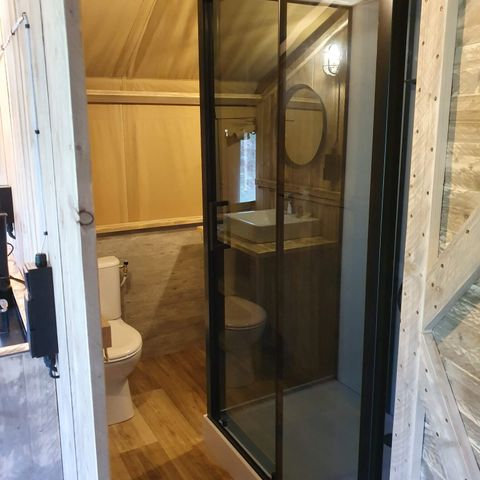 Tente en toile et en bois 4 personnes - y compris les installations sanitaires