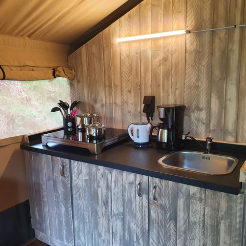 Tente en toile et en bois 4 personnes - y compris les installations sanitaires
