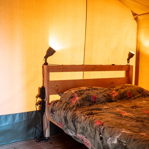 TENTE TOILE ET BOIS 4 personnes - y compris les installations sanitaires