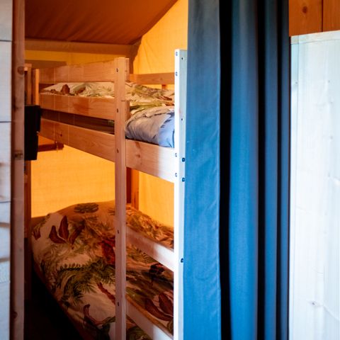 TENTE TOILE ET BOIS 4 personnes - y compris les installations sanitaires