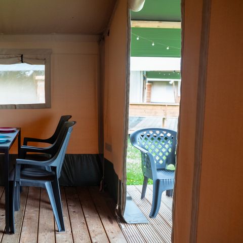 TENTE TOILE ET BOIS 4 personnes - y compris les installations sanitaires