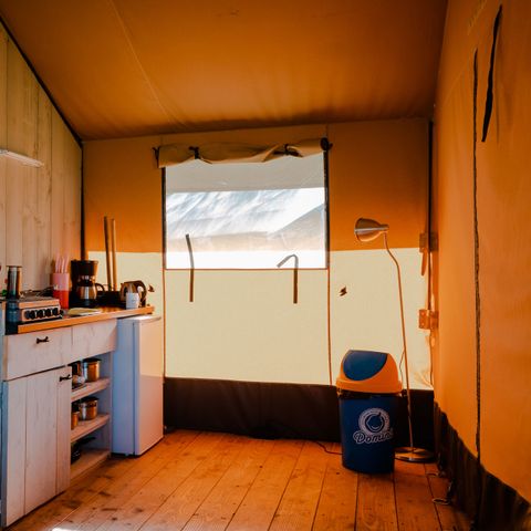 TENTE TOILE ET BOIS 6 personnes - y compris les installations sanitaires