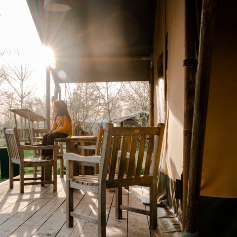 TENTE TOILE ET BOIS 6 personnes - y compris les installations sanitaires