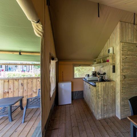 TENTE TOILE ET BOIS 4 personnes - y compris les installations sanitaires