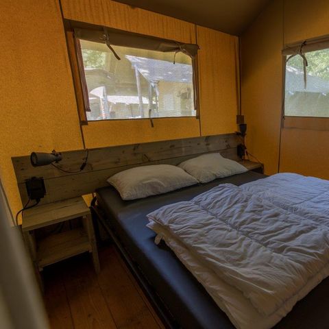 TENTE TOILE ET BOIS 4 personnes - y compris les installations sanitaires au bord du lac