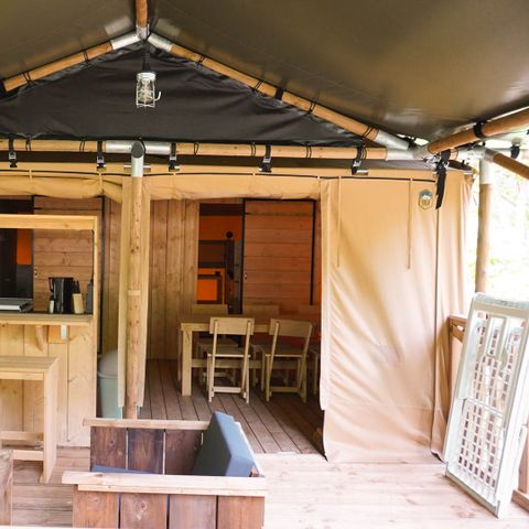 Tente en toile et en bois 6 personnes - y compris les installations sanitaires au bord du lac