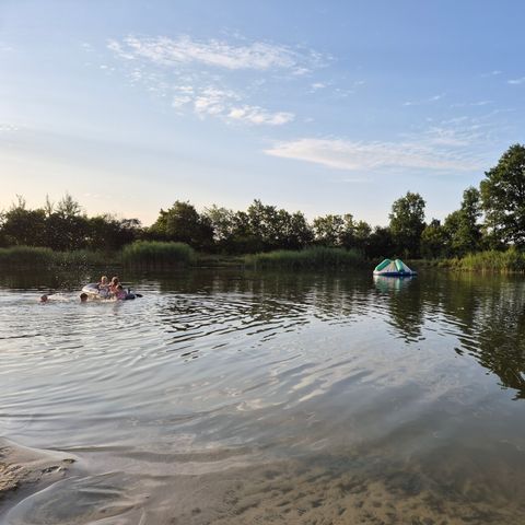 Tente en toile et en bois 6 personnes - y compris les installations sanitaires au bord du lac