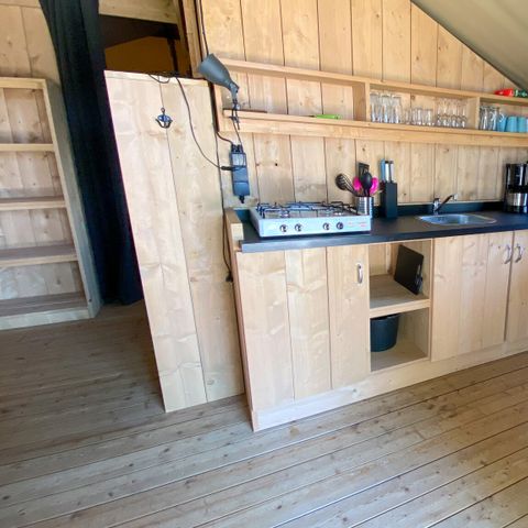 Tente en toile et en bois 4 personnes - y compris les installations sanitaires au bord du lac