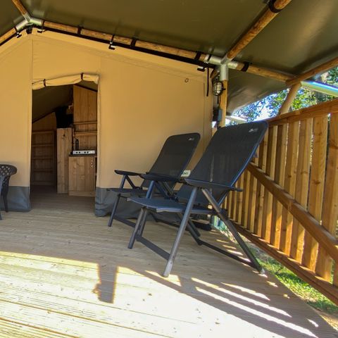 TENTE TOILE ET BOIS 5 personnes - y compris les installations sanitaires au bord du lac