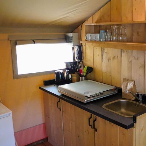 Tente en toile et en bois 5 personnes - y compris les installations sanitaires au bord du lac