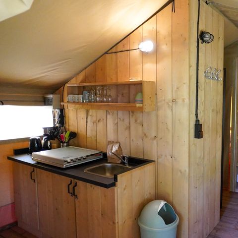 TENTE TOILE ET BOIS 5 personnes - y compris les installations sanitaires au bord du lac