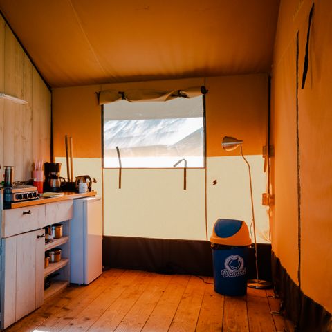 TENTE TOILE ET BOIS 6 personnes - y compris les installations sanitaires