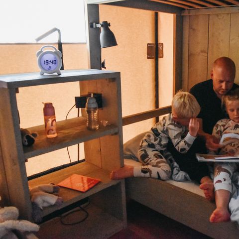 TENTE TOILE ET BOIS 6 personnes - y compris les installations sanitaires