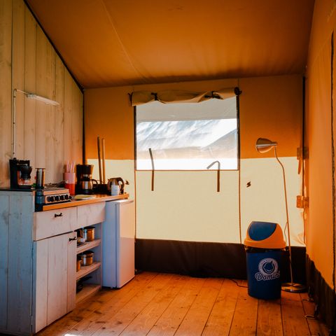 Tente en toile et en bois 6 personnes - y compris les installations sanitaires