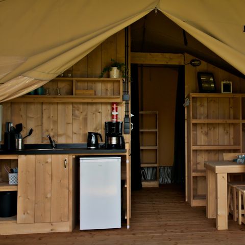 Tente en toile et en bois 5 personnes - y compris les installations sanitaires
