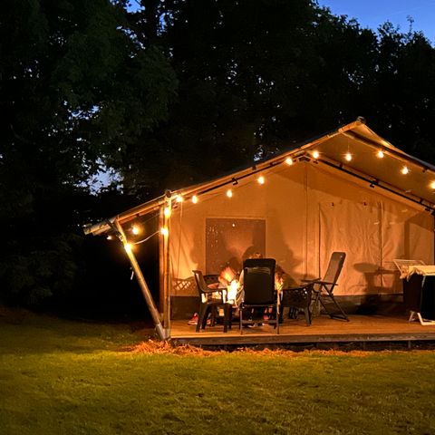 TENTE TOILE ET BOIS 4 personnes - y compris les installations sanitaires