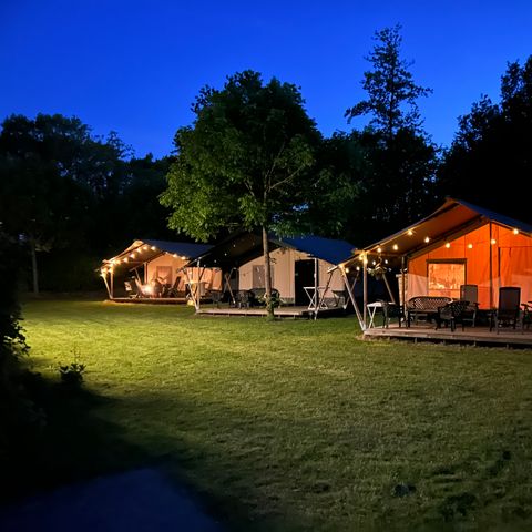 Tente en toile et en bois 4 personnes - y compris les installations sanitaires