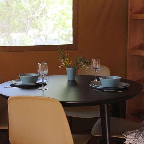 Tente en toile et en bois 4 personnes - y compris les installations sanitaires