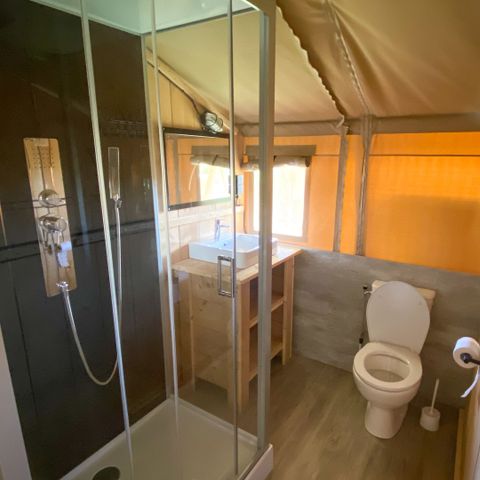 TENTE TOILE ET BOIS 6 personnes - y compris les installations sanitaires