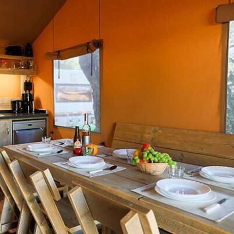 TENTE TOILE ET BOIS 6 personnes - Tente Safari Lodge | 3 Ch. | 6 Pers. | Terrasse surélevée | Clim.