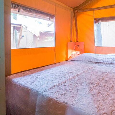 Tente en toile et en bois 6 personnes - Tente Safari | 3 Ch. | 6 Pers. | 1 SDB | Clim.