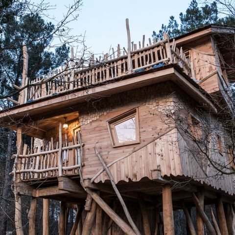 HÉBERGEMENT INSOLITE 4 personnes - Maison de l'arbre BD400