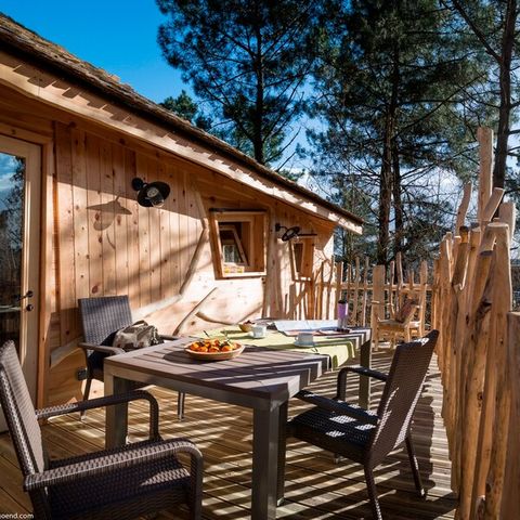 HÉBERGEMENT INSOLITE 4 personnes - Maison de l'arbre BD400