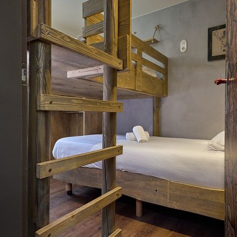 HÉBERGEMENT INSOLITE 4 personnes - Dans la nature CH2741