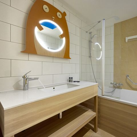 HÉBERGEMENT INSOLITE 6 personnes - Mini Monde CH2744