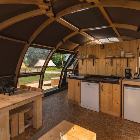 TENTE 4 personnes - Riverdome avec sanitaires privés et bain à remous