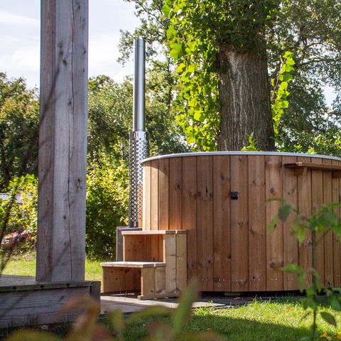 TENTE 4 personnes - Riverdome avec sanitaires privés et bain à remous