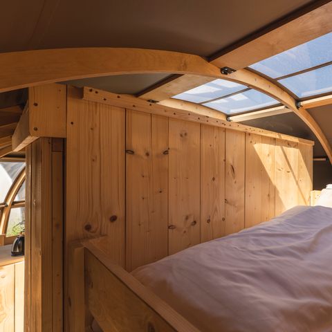 TENTE 4 personnes - Riverdome avec sanitaires privés et bain à remous