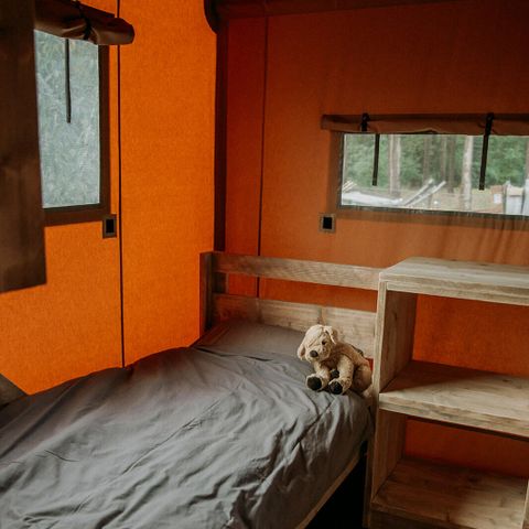 TENTE TOILE ET BOIS 4 personnes - avec sanitaires privés (max. 2 adultes)