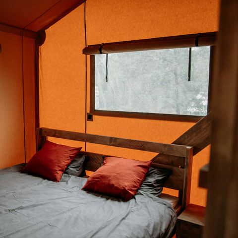 Tente en toile et en bois 4 personnes - avec sanitaires privés (max. 2 adultes)