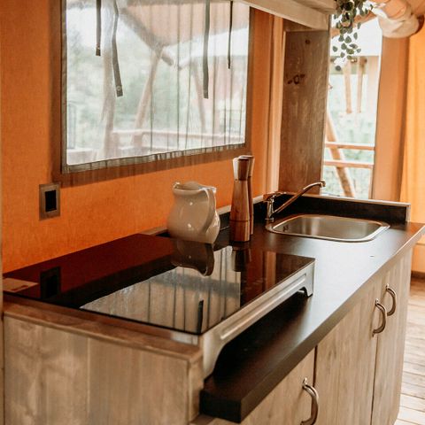 TENTE TOILE ET BOIS 4 personnes - avec sanitaires privés (max. 2 adultes)