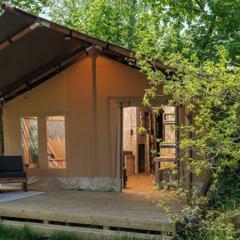 Tente en toile et en bois 8 personnes - avec salle de bain privée