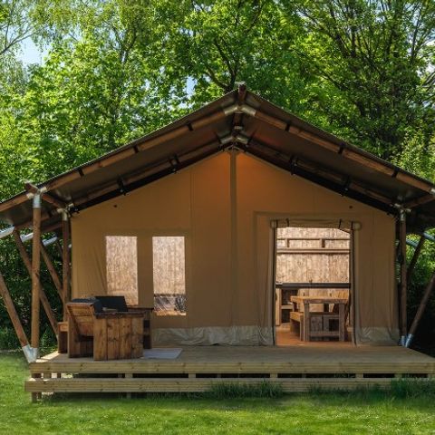 Tente en toile et en bois 8 personnes - avec salle de bain privée