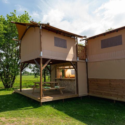 HÉBERGEMENT INSOLITE 6 personnes - Tente arboricole sur la Regge avec sanitaires privés